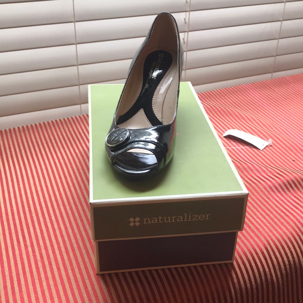 Women’s black shoes